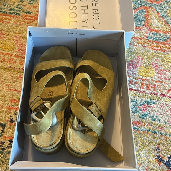 Olive Suede Aerosoles Clarkson Sandals in original box - Picture 8 of 9